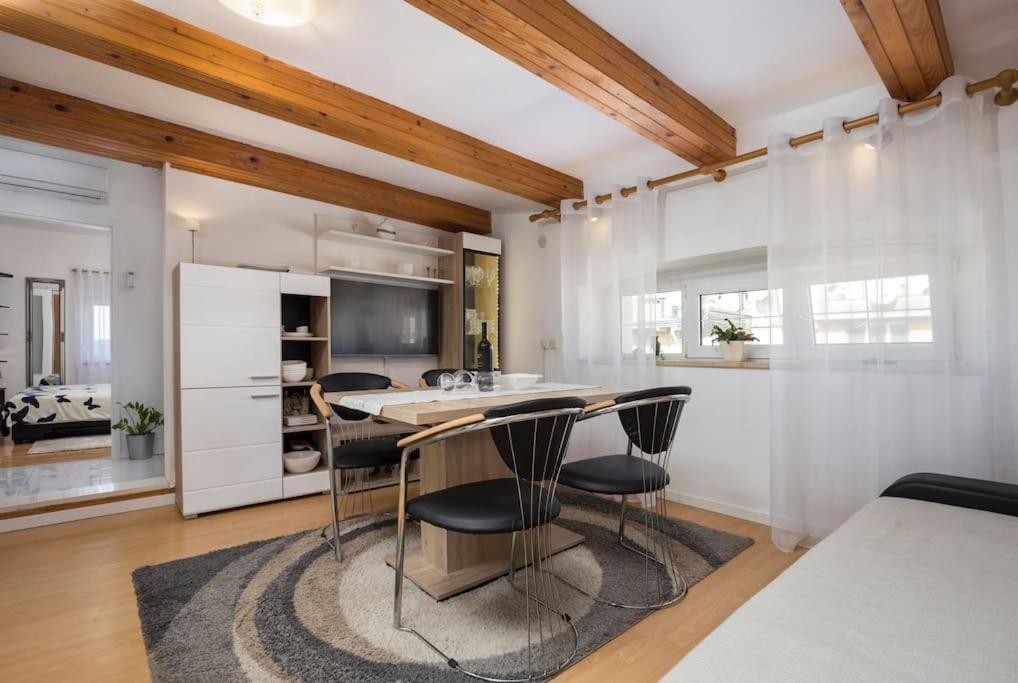 Apartment Arena Akvileja Pula Ngoại thất bức ảnh