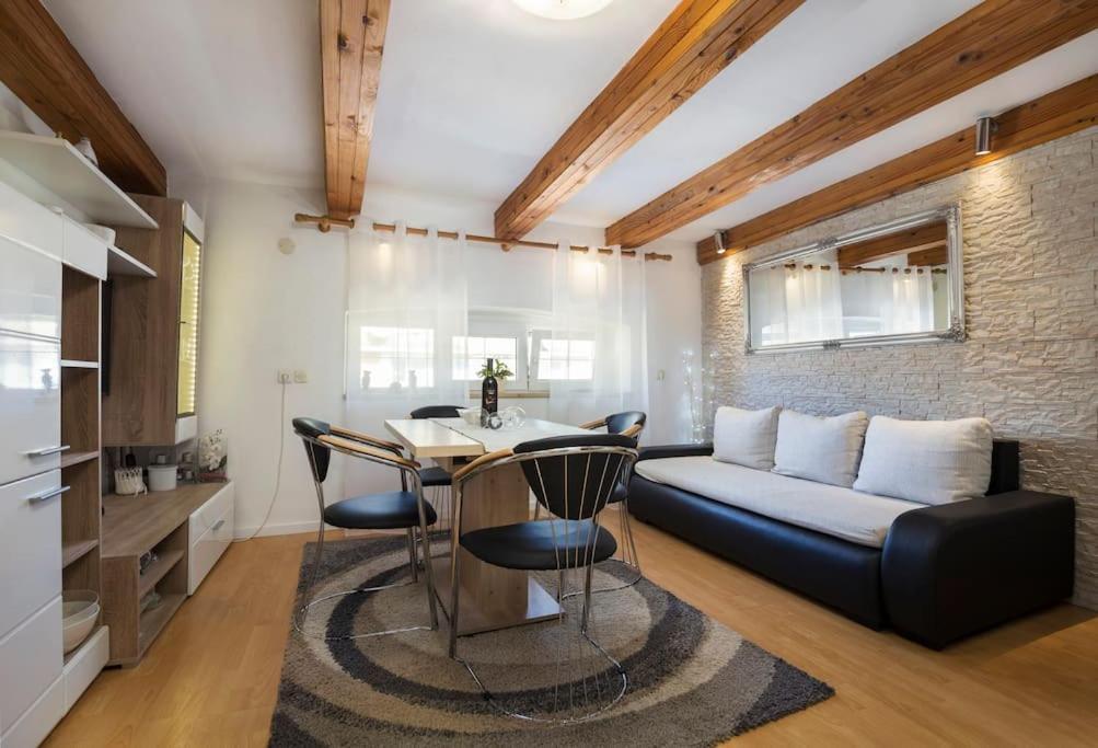 Apartment Arena Akvileja Pula Ngoại thất bức ảnh