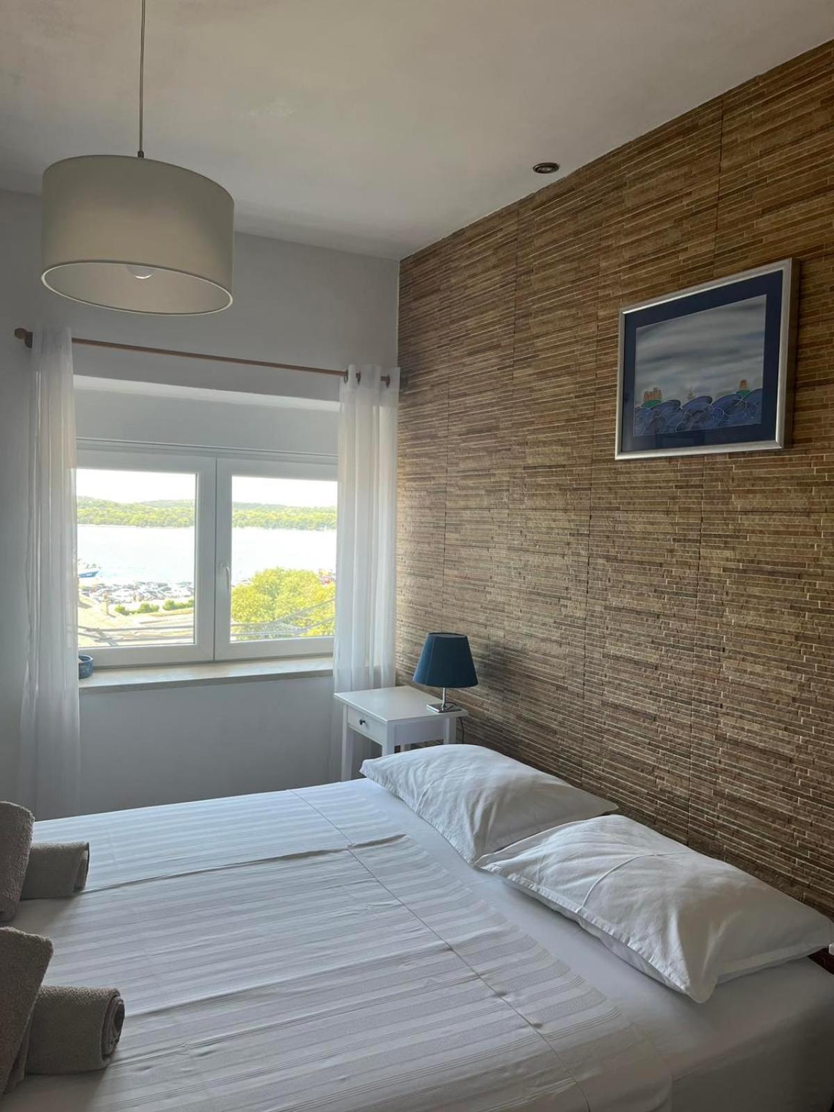 Apartment Arena Akvileja Pula Ngoại thất bức ảnh